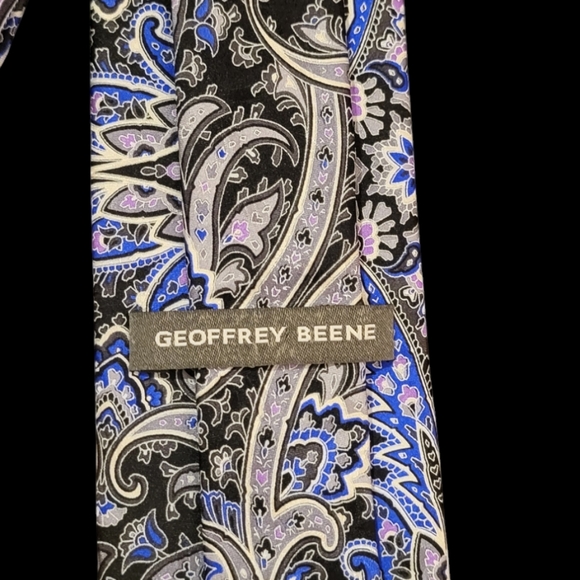 Men's 100% silk necktie Purple paisley Design 58" L - Picture 4 of 8